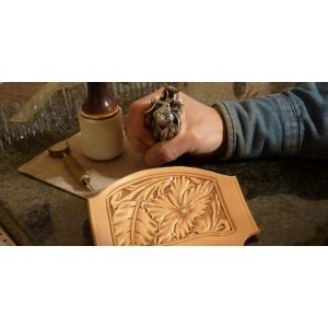 Exkluzivní ručně vyřezávané kožené opaskové pouzdro - ROZETA