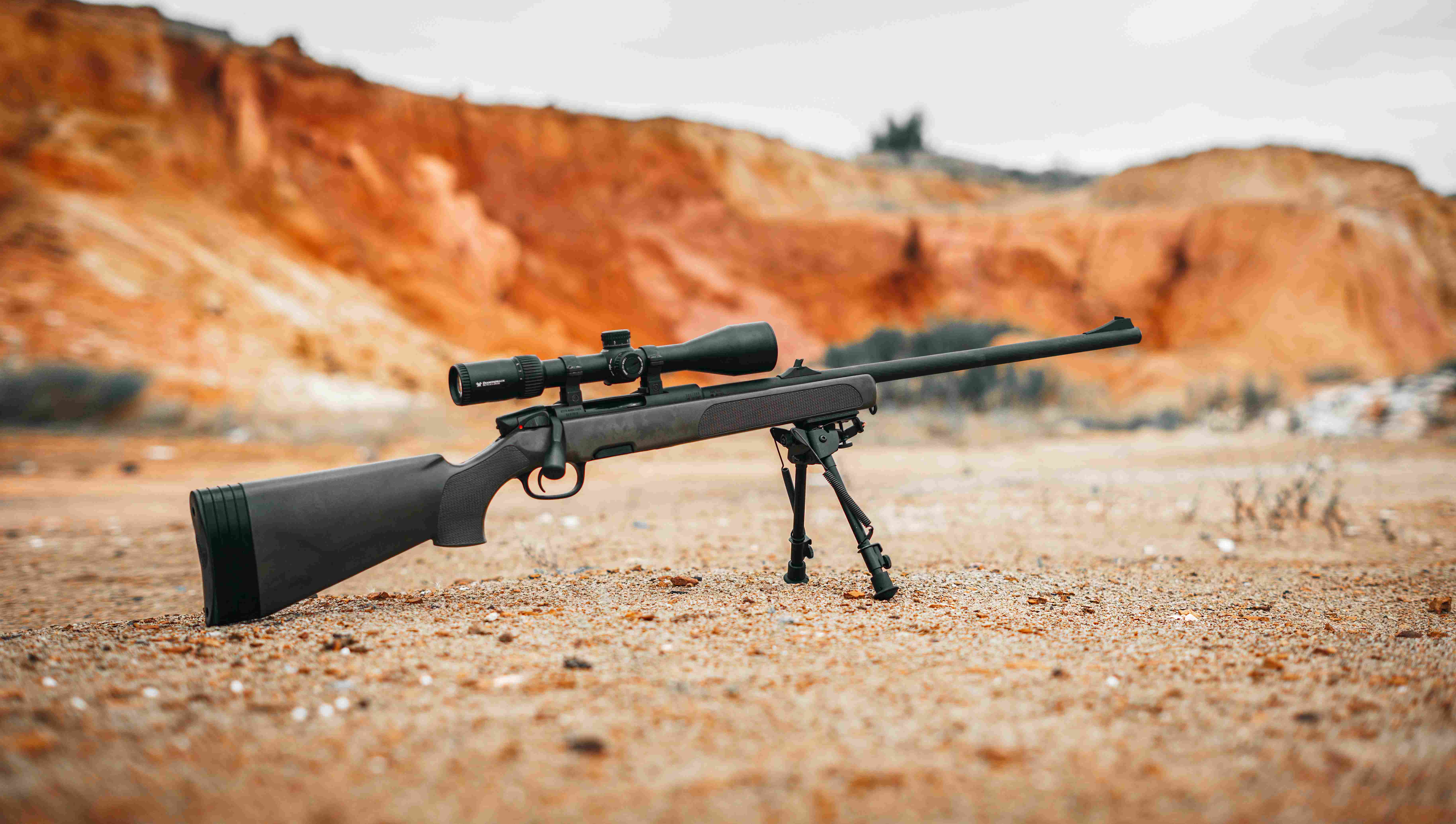 Hunting rifle with tripod