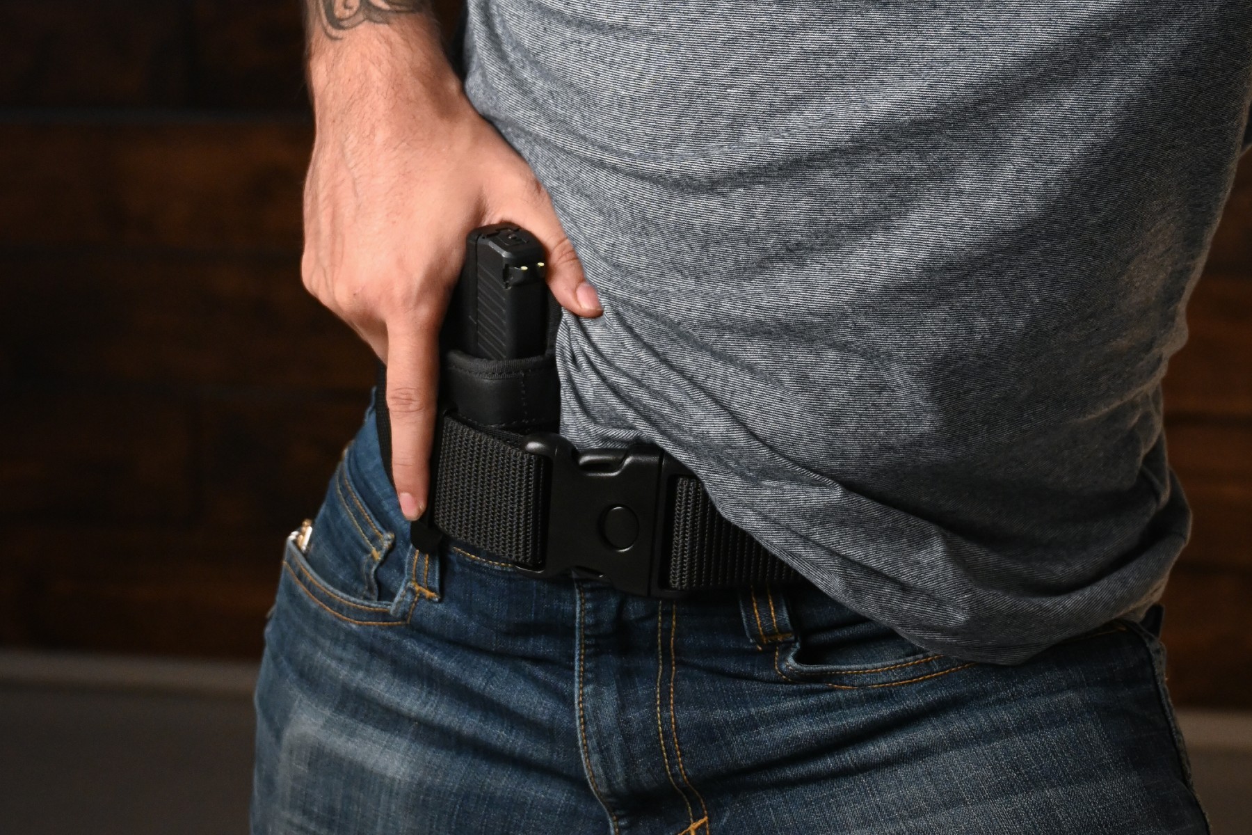 We The People Holsters - carbon Fiber - Right Hand - IWB Holster compatible  with Sig Sauer P220