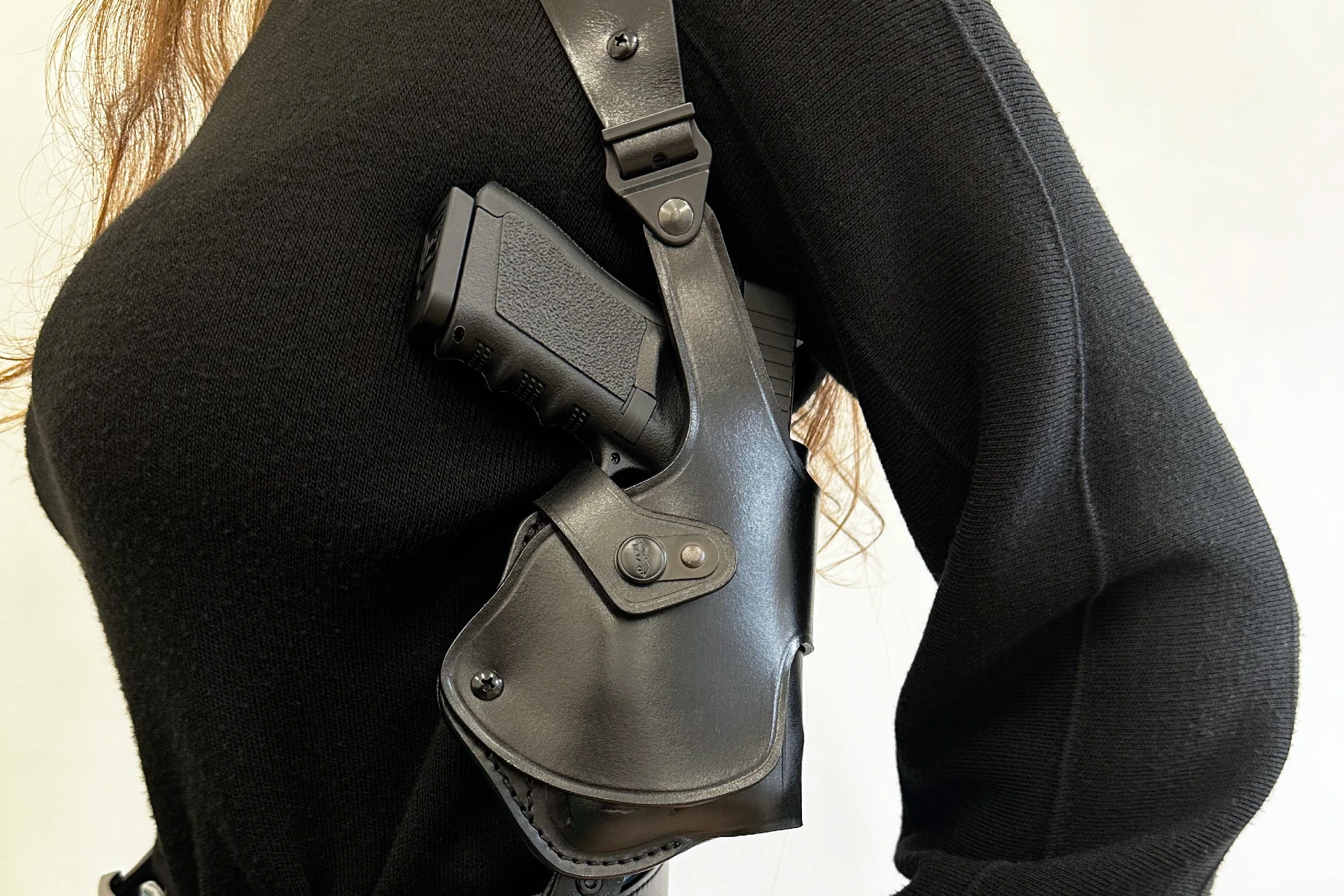 Light bearing women's shoulder holster