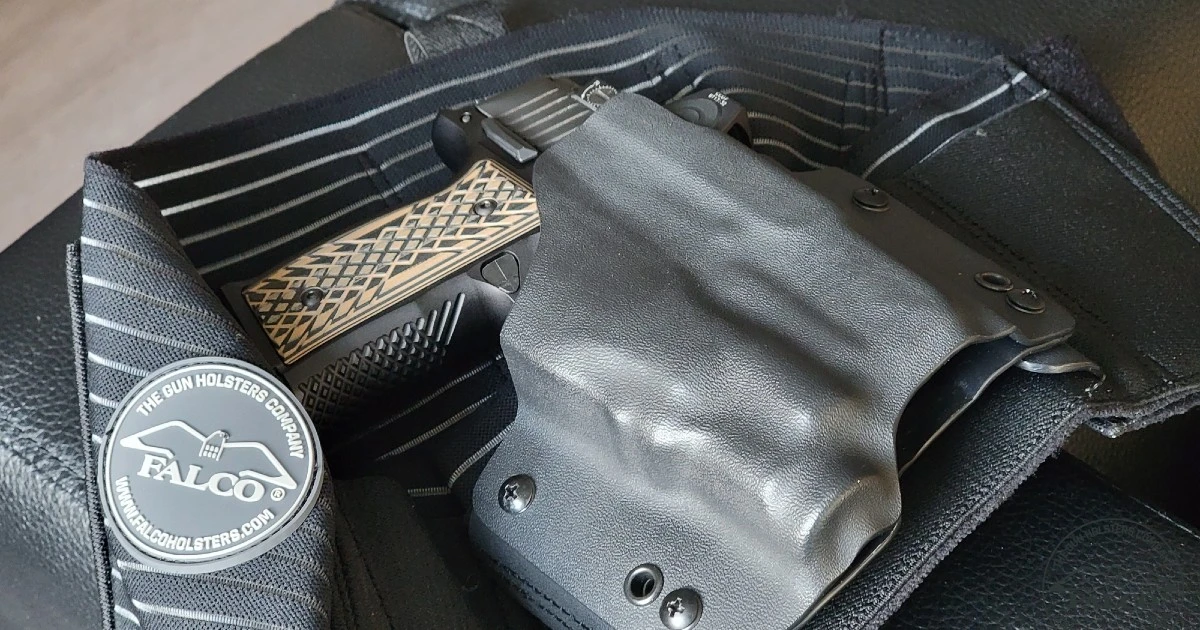 Concealed carry band